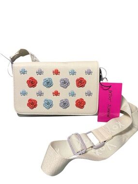 Betsey Johnson XOSYBIL-F Skulls & Roses Crossbody Bag
